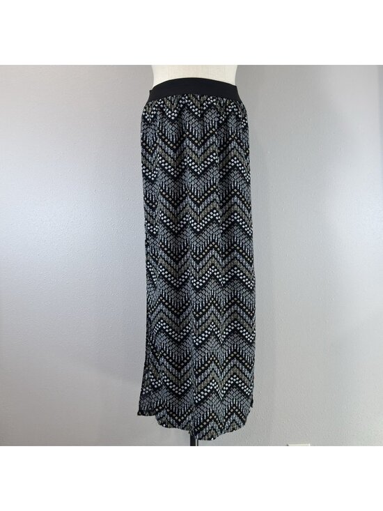 Discreet Dresses & Skirts - Discreet Maxi Skirt M Pull On Side Slits Elastic Waist Chevron Black Cream Tan